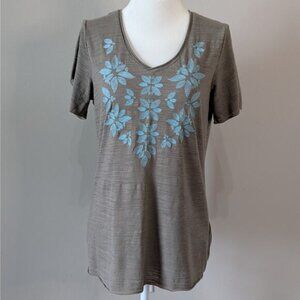 Democracy Olive Green Embroidered V-Neck Top Size Medium Twist Sleeve Leaf